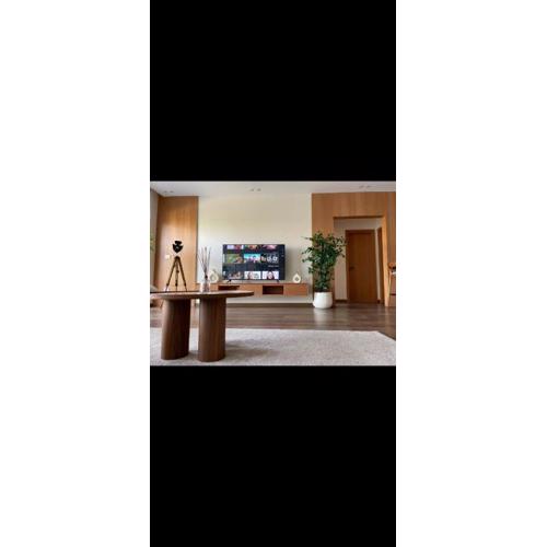 كومباوند ليك فيو