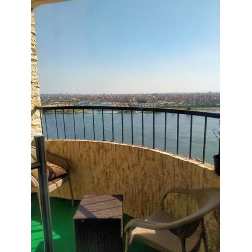 كورنيش النيل المعادي بجوار ابراج الشرطه
