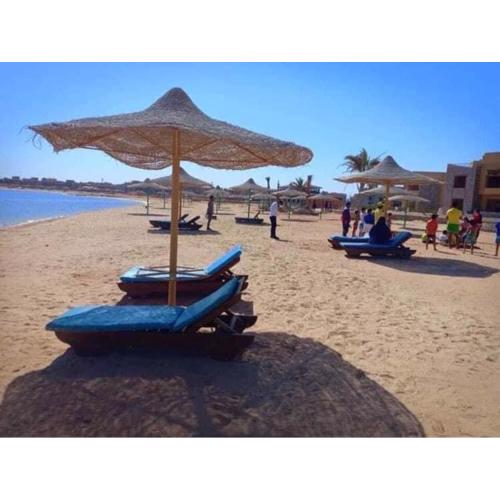 قرية لاجولي مارينا العين السخنه
