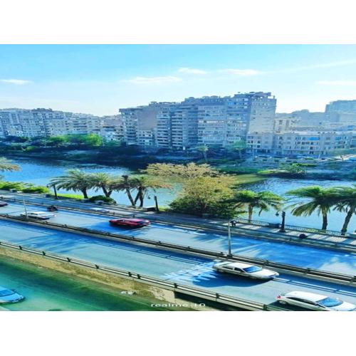 شقه علي النيل بالمنيل بوسط المدينه