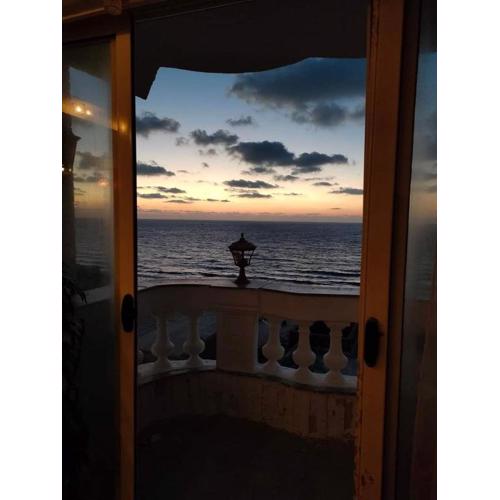 شقه بغرفتي نوم فيو بحر كامل إسكندرية