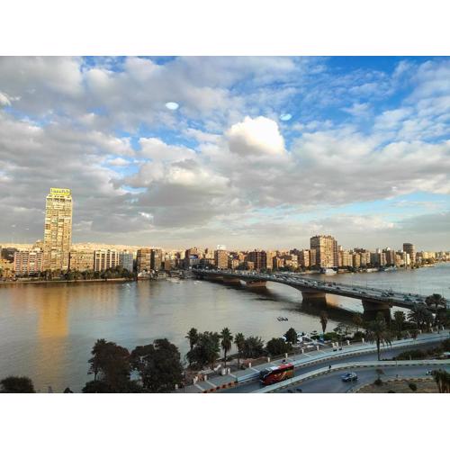 شقه فندقية علي النيل مباشر