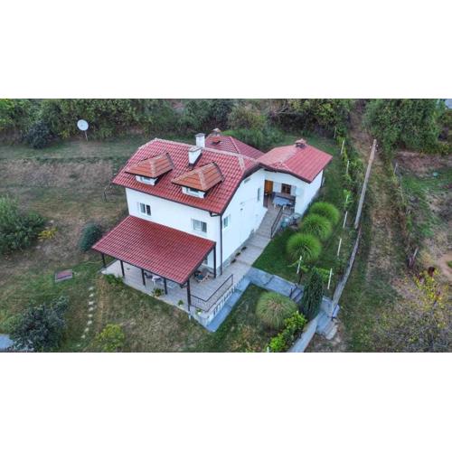 Бялата къща в Слатина