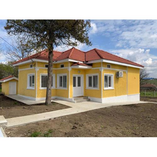 Обзаведена къща в село Кардам