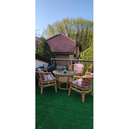 Мансардна Никол