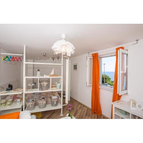 A bright hideaway