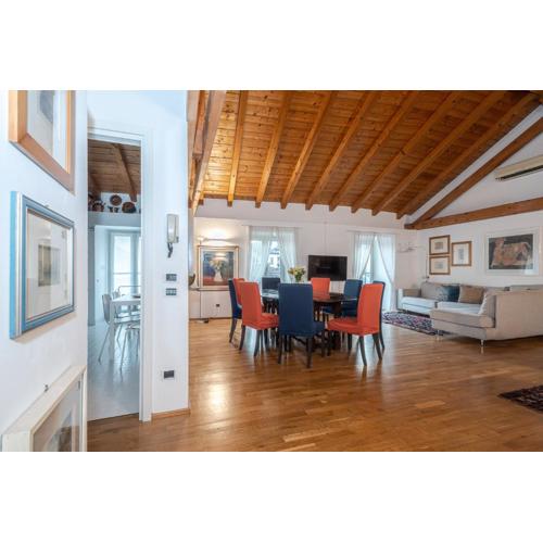 A Casa Nuccia Mansarda by Holiday Solutions