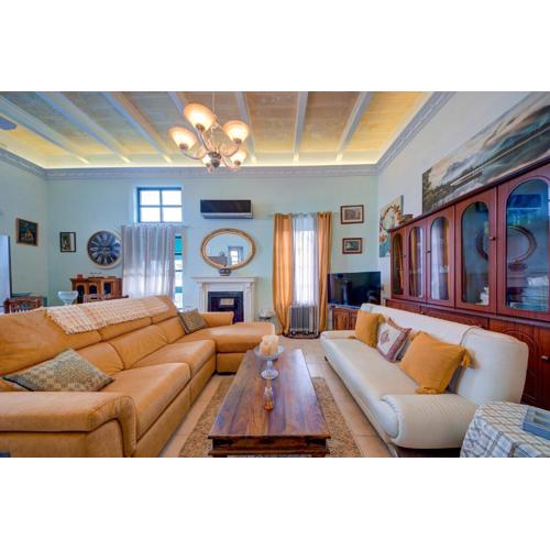 A central 2BR authentic Townhouse with Rooftop by 360 Estates