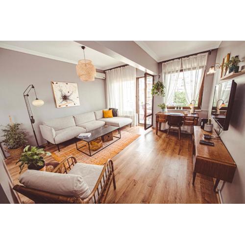 A Cozy, Quiet Home with Great View in City Center