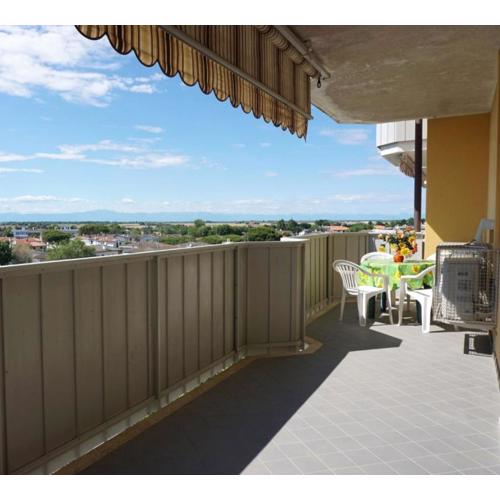 A few steps from the beach with shared pool