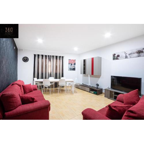 A Large house in central pieta with BBQ & Terrace by 360 Estates