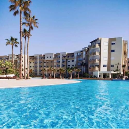 A Luxury 2BR with Big Pools Perfect for Family Summer Escape!