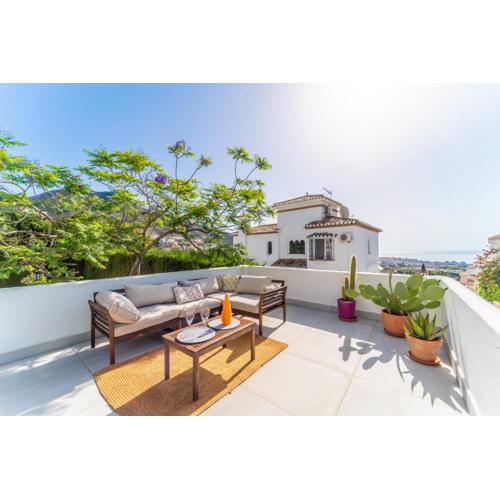 A terrace with sea view, 2 bedrooms apartment in Benalmadena