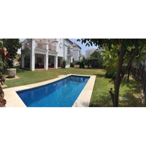 A villa in the center next to the sea
