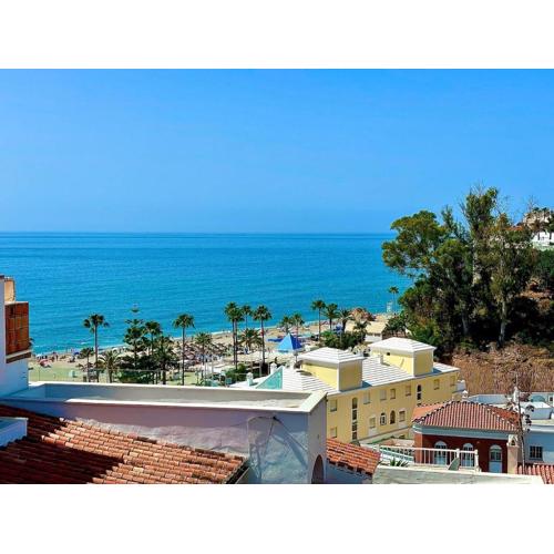 A2405 Modern 2 bed 2 bath Penthouse Burriana Beach