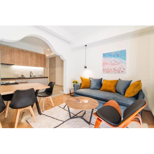 A37 NEW 8mins walk to the Acropolis Museum Extra fees for 2nd room