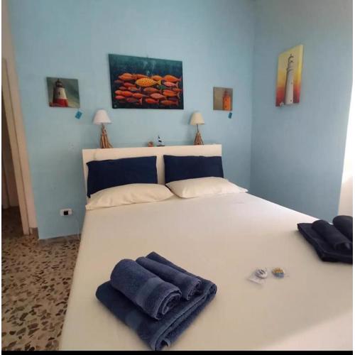 Accasa accanto al mare