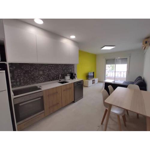 Acogedor apartamento a 100 mtr de la playa, 1 dormitorio y salón con sofá cama