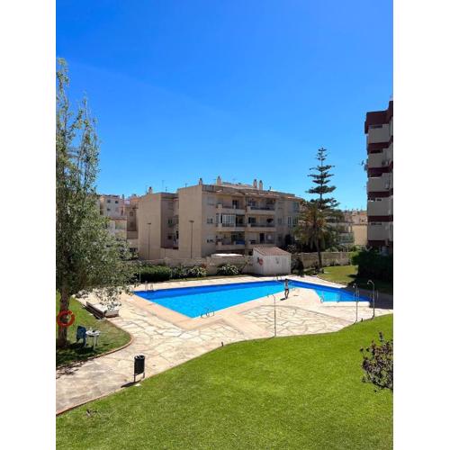 Acogedor Apartamento Moderno con Piscina en Nerja, Perfecto para una Escapada