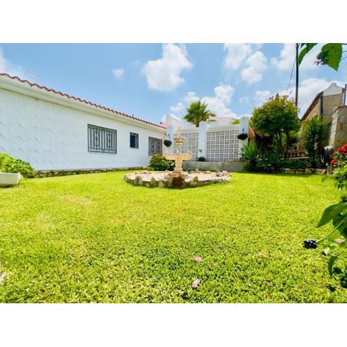 Acogedor chalet con jardín perfecto para familias