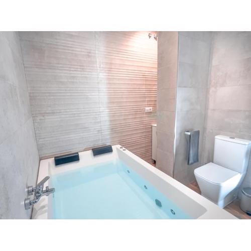 Acogedor Estudio en Triana con Jacuzzi y Wifi