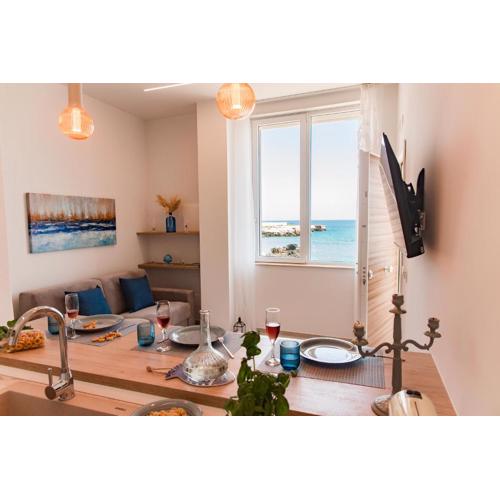 Acquamarina Suites by MONHOLIDAY