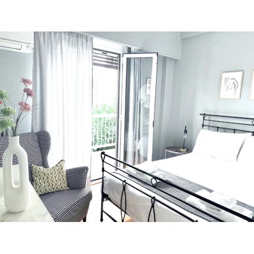 Acropolis, 2BD Erechthiou 21 23