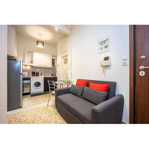 Acropolis 5 Hills 1st FLR Aprt by Lodgespot