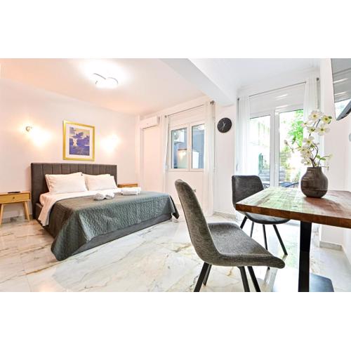 Acropolis Luxurious Apt 100 Mbps Metro Garden