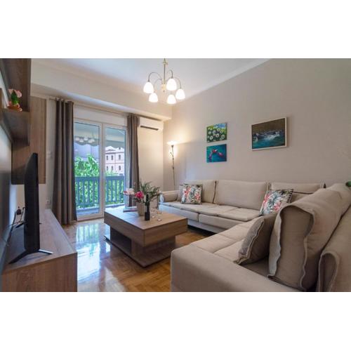 Acropolis View 2BD Apt next to Museum & Metro
