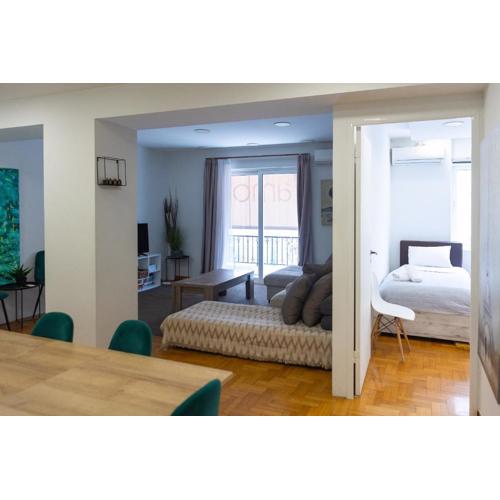 Acropolis View 4-BD Central Apartment