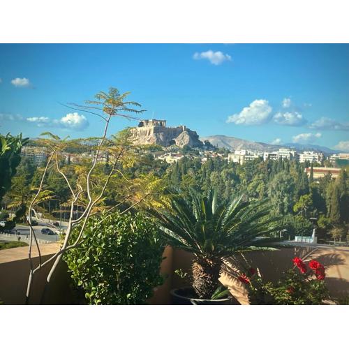 ACROPOLIS VIEWS / LITTLE ATHENS
