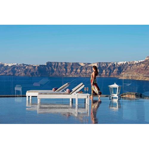 Acroterra Rosa Luxury Suites & Spa