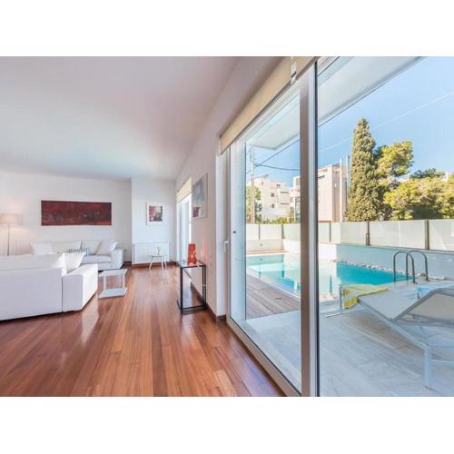Adelos Group Stay in Elliniko