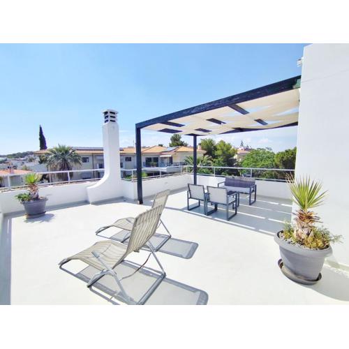 Adelos Maisonette Near Vouliagmeni Beach