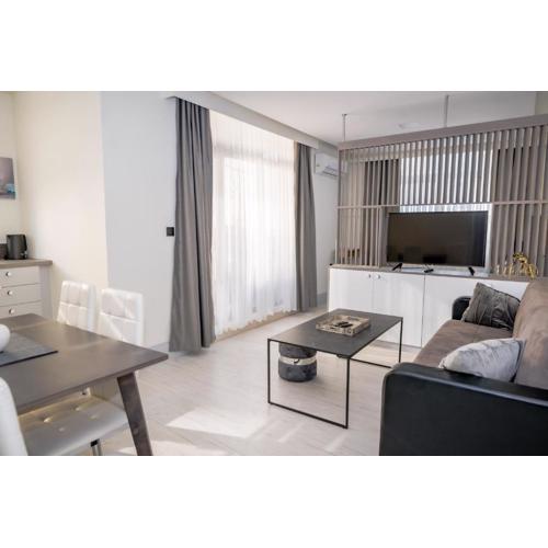 ADIRAMAR Apartments