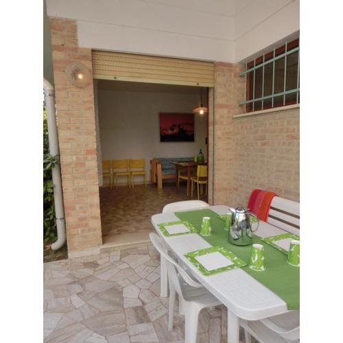 Adorable Villa for 8 people close to the sea