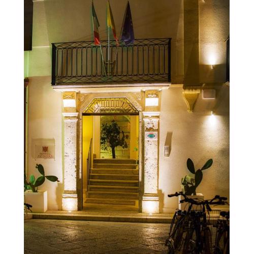 Aegusa Hotel