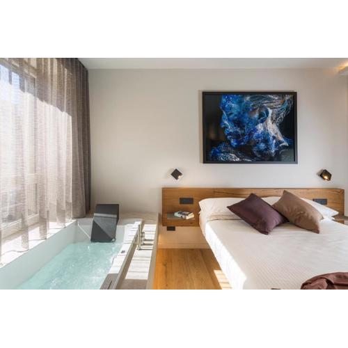 Aera Luxury Suites - 301 302