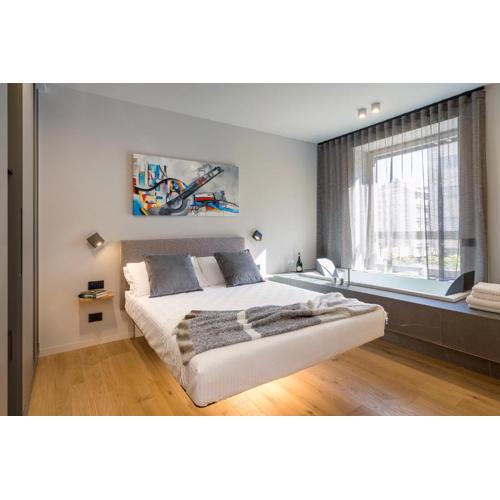 Aera Luxury Suites - 303 304 305