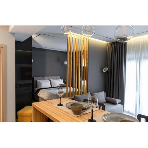 Aether Home - Modern & Luxe Stay with 65 TV by TT