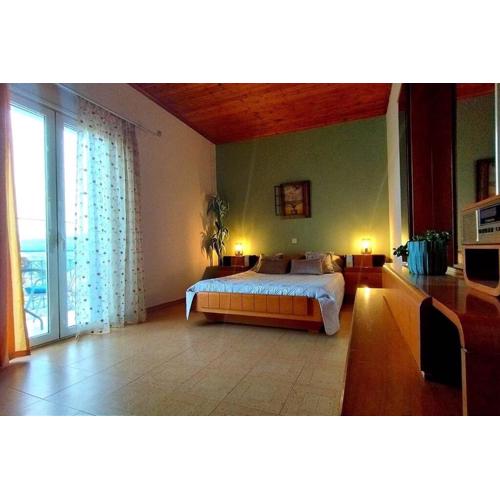 Affordable vintage apartment near Fiscardo & Assos