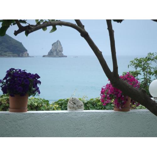 Agathi Beach House (Black Rocks)
