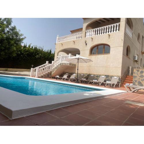 Agradable Villa con piscina y vistas al mar