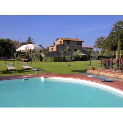 Agriturismo near Cortona with swimming pool