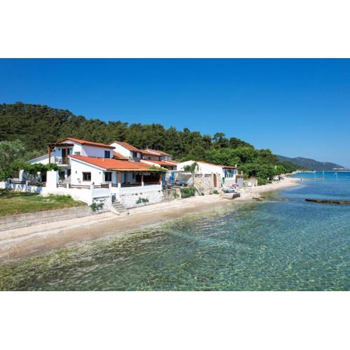 Aigialos Suites
