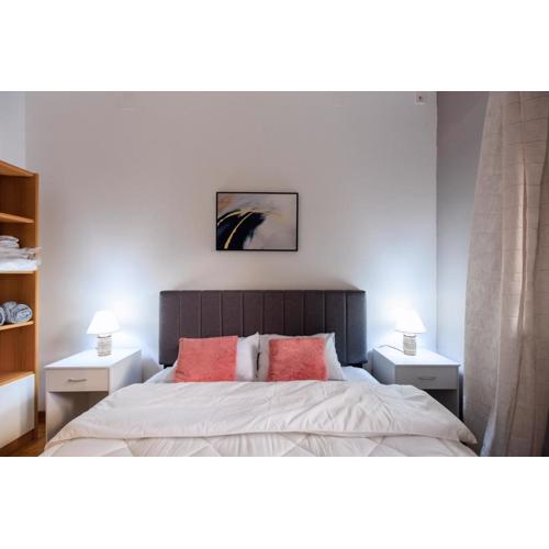 Aiolos Elegant retro suite in GLYFADA centre