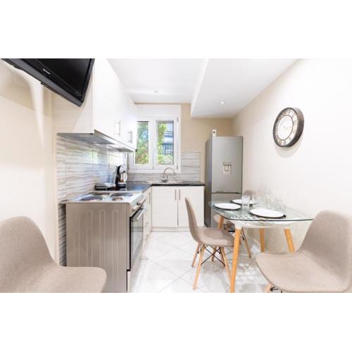 AIOLOS LUXURY alimos kalamaki market apartment 3 near the sea