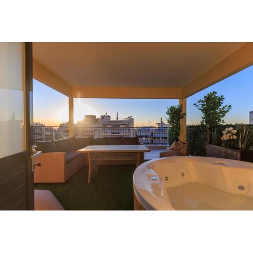 Aiolos Rooftop JUCCUZI with view near the centre