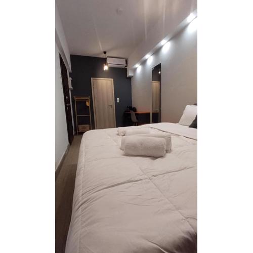 Aiolou street rooms & apartments